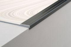 Parketprofiel hoek alu zwart 30x24,5mm 1m